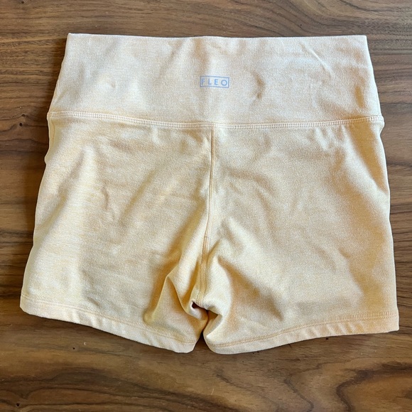 Ascend Short 3.25" - No
Front Seam - Higher Rise - Picture 1 of 3